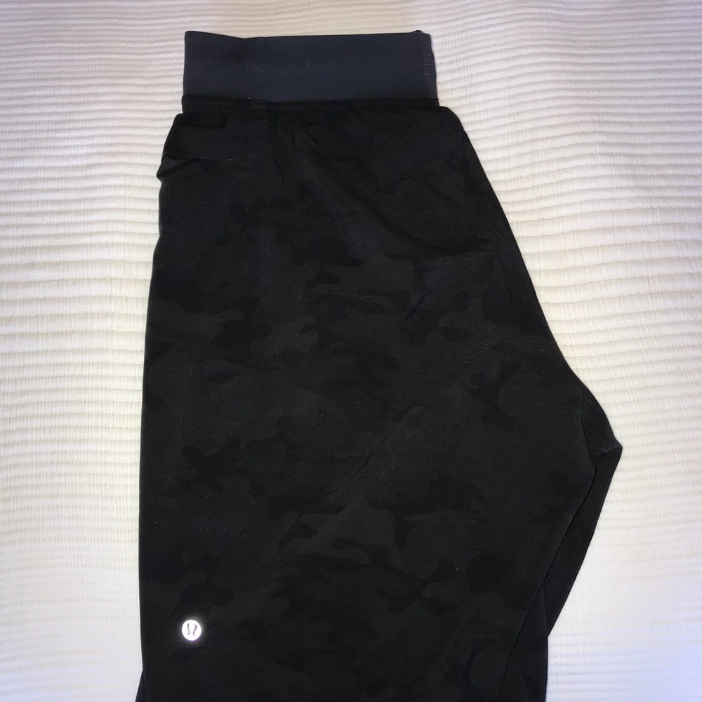 Lululemon Shorts 9” (Camo)